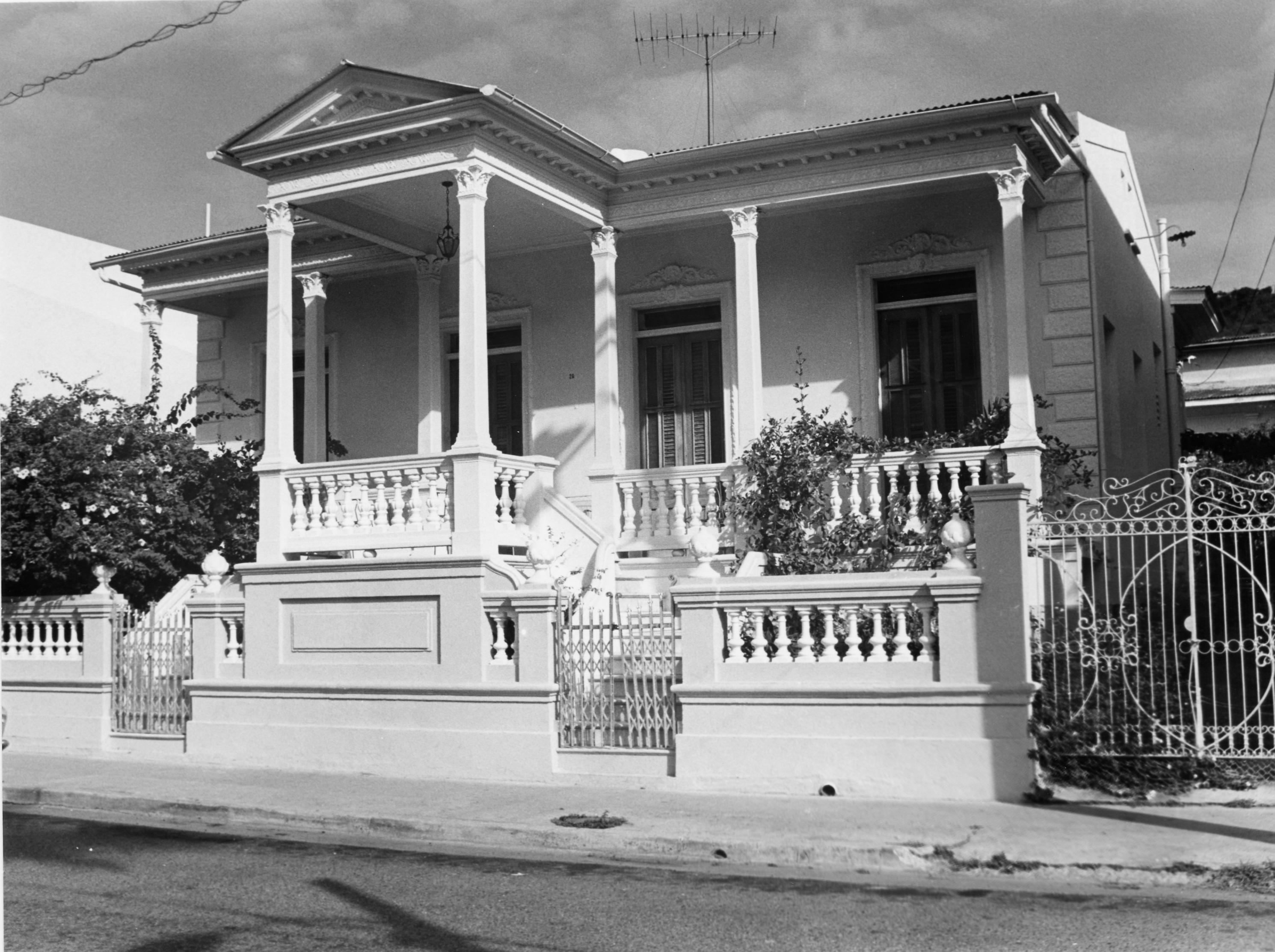 González Vivaldi Residence- 86003201